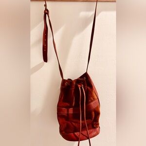 “Lucky Brand” Vintage Brown suede/leather cylinder drawstring bucket bag-🤌🏻great
